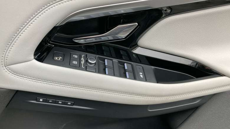 Land Rover Range Rover Evoque 1.5 P300e R-Dynamic SE 5dr Auto Hatchback